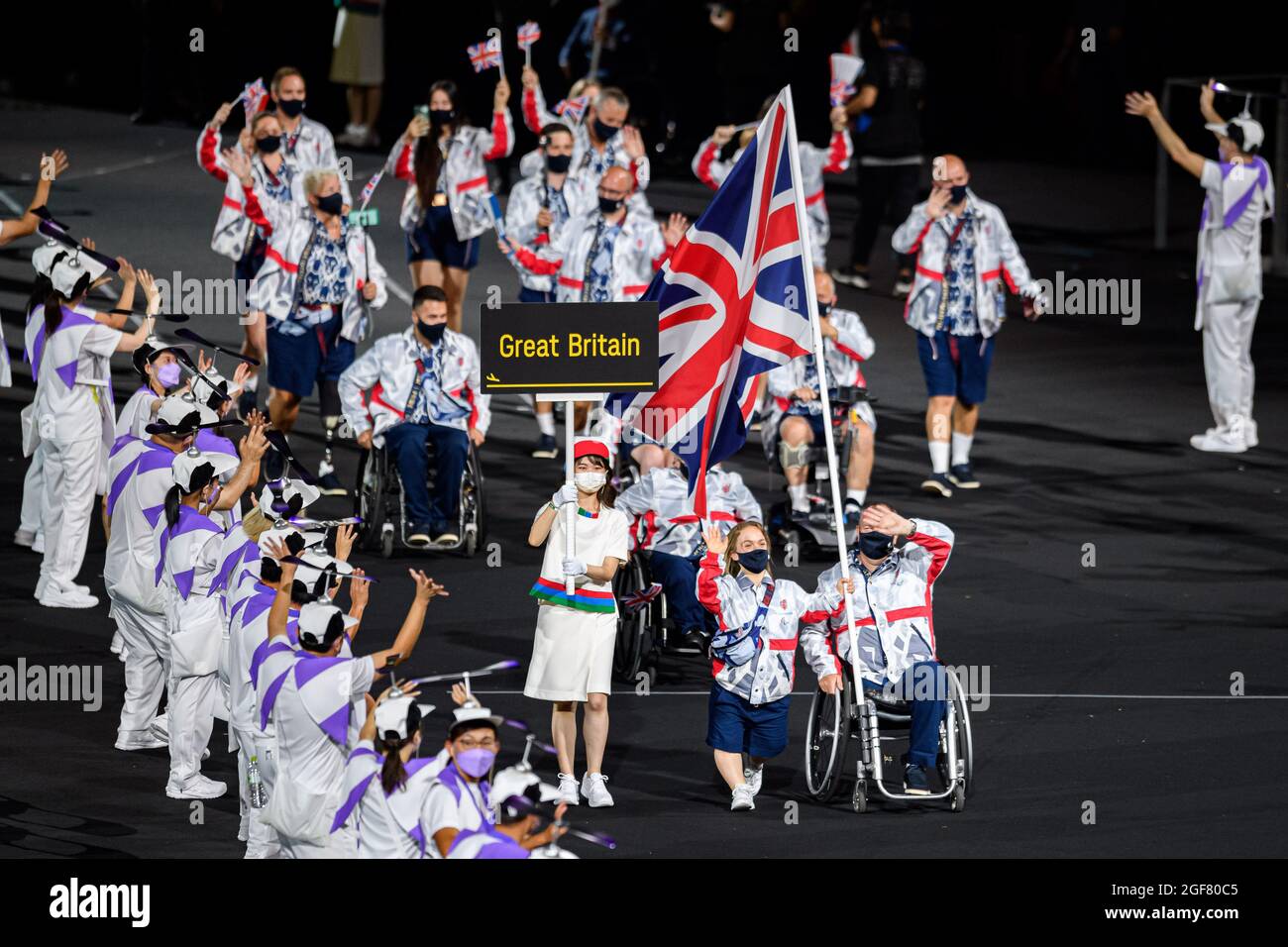 TOKIO, JAPAN. August 2021. Team Großbritannien während der Eröffnungszeremonie der Paralympischen Spiele 2020 in Tokio am Dienstag, den 24. August 2021, im Olympiastadion. Kredit: Taka G Wu/Alamy Live Nachrichten Stockfoto