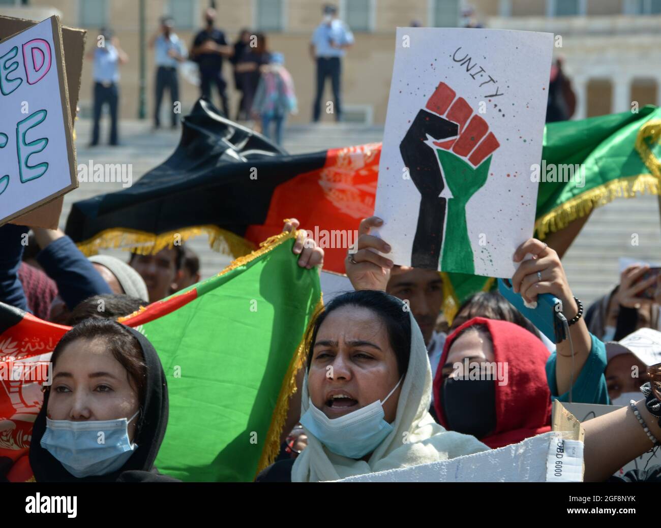 In Griechenland lebende afghanische Flüchtlinge protestieren am 19. August 2021 in Athen, Griechenland, gegen die Wiederübernahme der Kontrolle durch die Taliban. Stockfoto