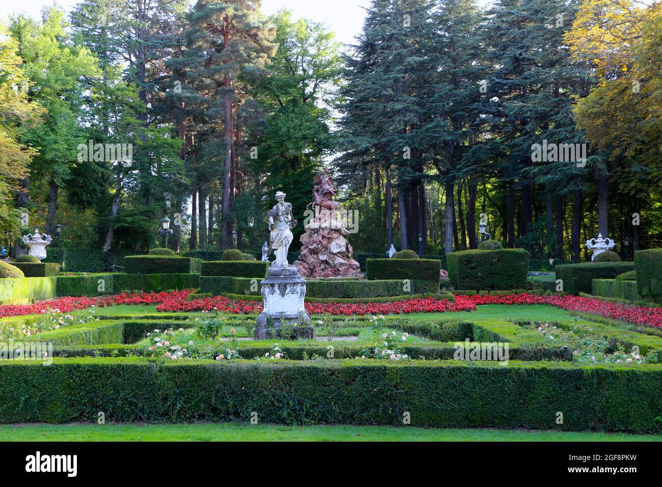 Statue und Brunnen in den Gärten für den Königspalast Real Sitio de San Ildefonso Segovia Kastilien und Leon Spanien Stockfoto