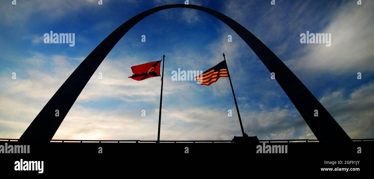Das Wahrzeichen von St. Louis Arch ist das Metalltor Stockfoto