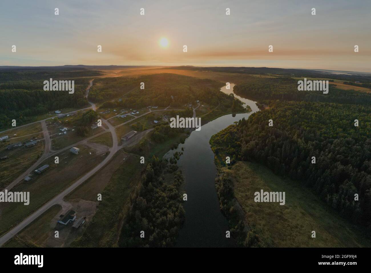 Am frühen Morgen im Dorf Nautley, im Dorf Nadlei First Nation. Stockfoto