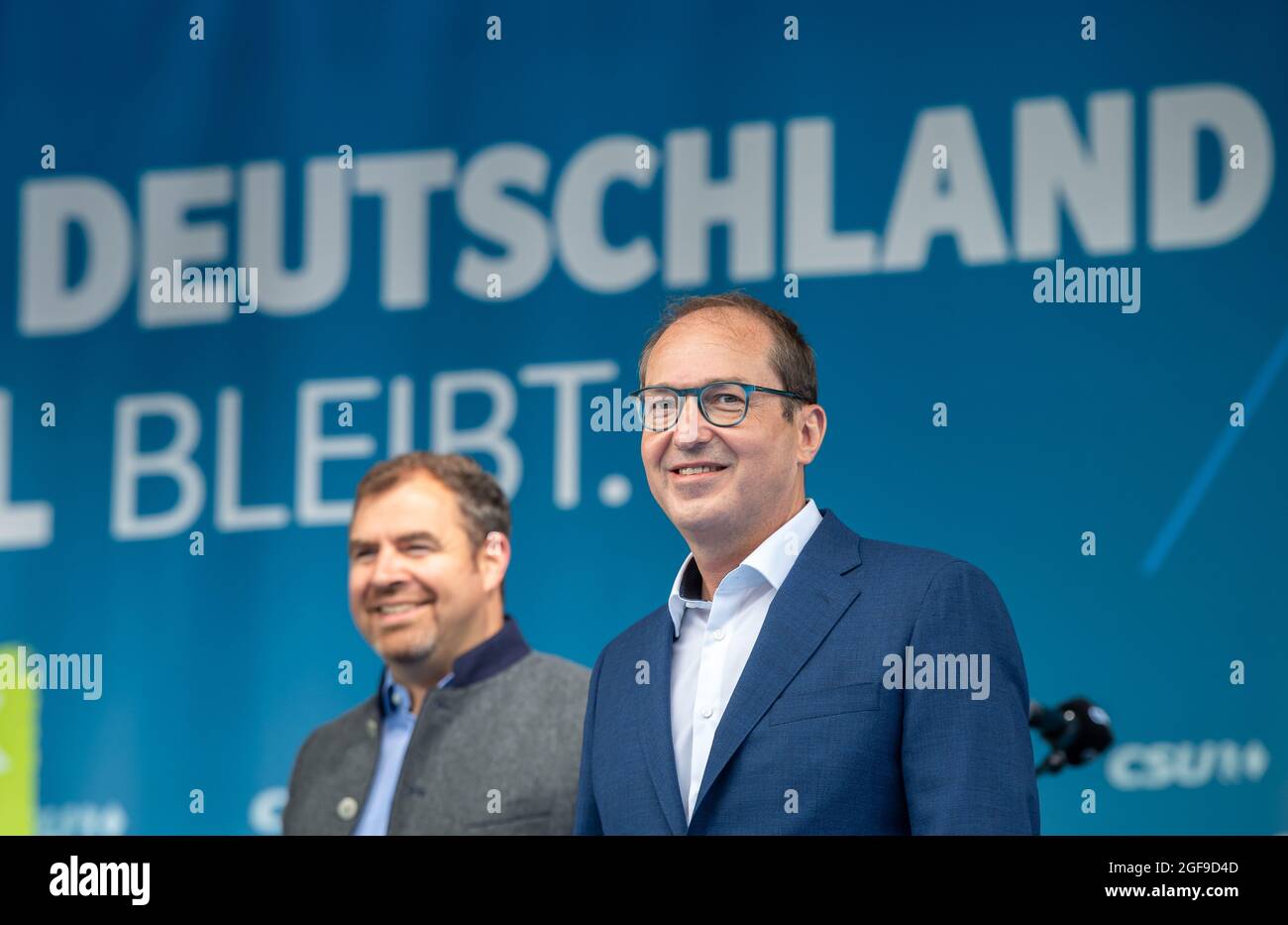 24. August 2021, Bayern, Unterschleißheim: Alexander Dobrindt (r ...