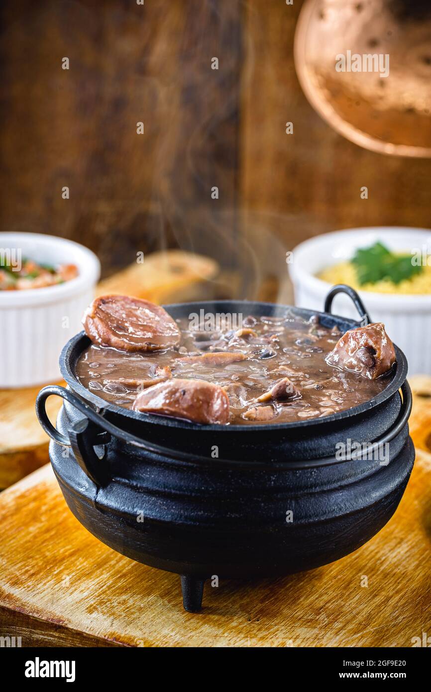 Feijoada, typisch brasilianische Küche im Bundesstaat minas gerais Stockfoto