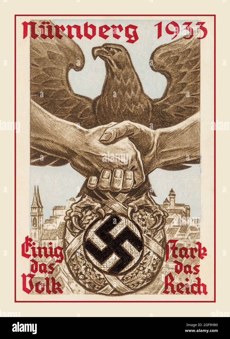 Archiv Nazi-Propaganda Posterkarte 1933 Nürnberg Nazi-Deutschland “ einig das Volk- vereinigt das Volk “ ‘stark das Reich-das starke Imperium’ mit Händen, die über dem deutschen Adler zittern und das Nazi-Swastika-Symbol Nürnberg Deutschland fassen Stockfoto