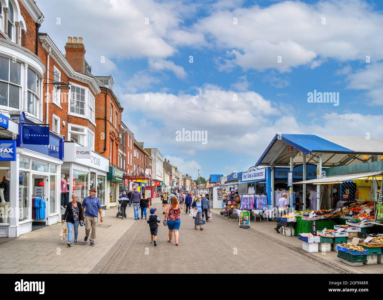Geschäfte und Märkte in Market Place, Great Yarmouth, Norfolk, East Anglia, England, VEREINIGTES KÖNIGREICH Stockfoto