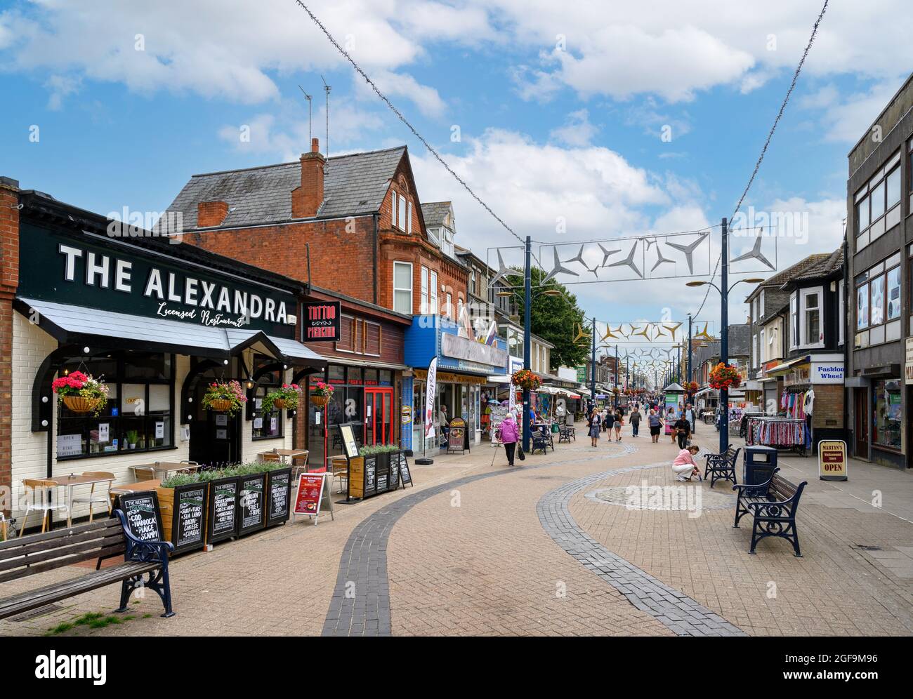 Geschäfte, Cafés und Restaurants an der Regent Road, Great Yarmouth, Norfolk, East Anglia, England, VEREINIGTES KÖNIGREICH Stockfoto