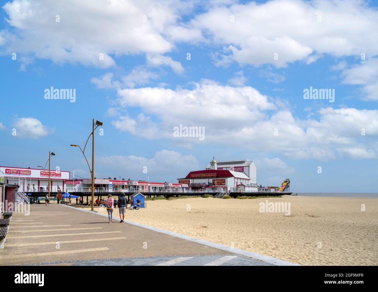 Der Strand und Britannia Pier, Great Yarmouth, Norfolk, East Anglia, England, VEREINIGTES KÖNIGREICH Stockfoto