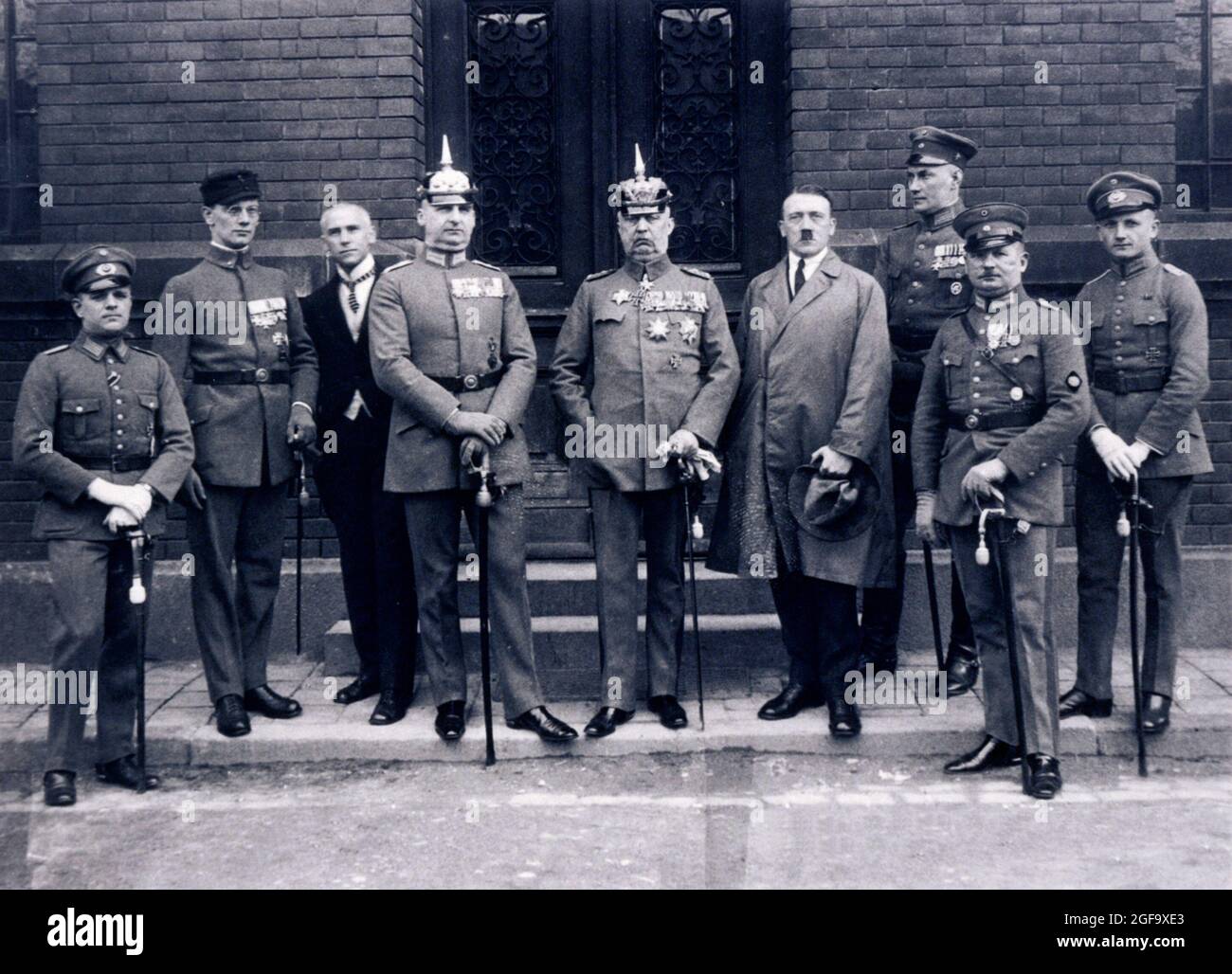 Die Angeklagten im Hitler-Putsch-Prozess (von links), Pernet, Weber, Frick, Kriebel, Ludendorff, Hitler, Bruekner, Roehm und Wagner 1923 Stockfoto