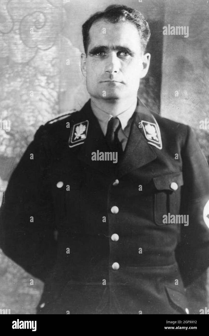 Porträt des stellvertretenden Führers der nazi-Partei Rudolf Hess. 1941 flog er auf einer Friedensmission nach Großbritannien. Er wurde 1946 in Nürnberg vor Gericht gestellt, zu lebenslanger Haft verurteilt und starb 1987 im Gefängnis Spandau. Quelle: Deutsches Bundesarchiv Stockfoto