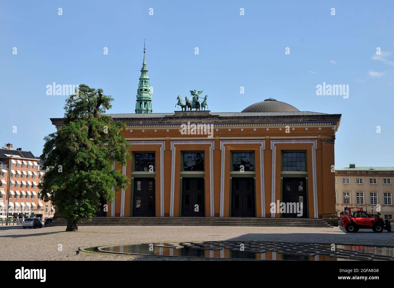 Kopenhagen, Dänemark., 24. August 2021, Famosu thorvoldsens Museum neben dem dänischen parlament folketinget christiansborg und gl.Strand Kanal in Capit Stockfoto