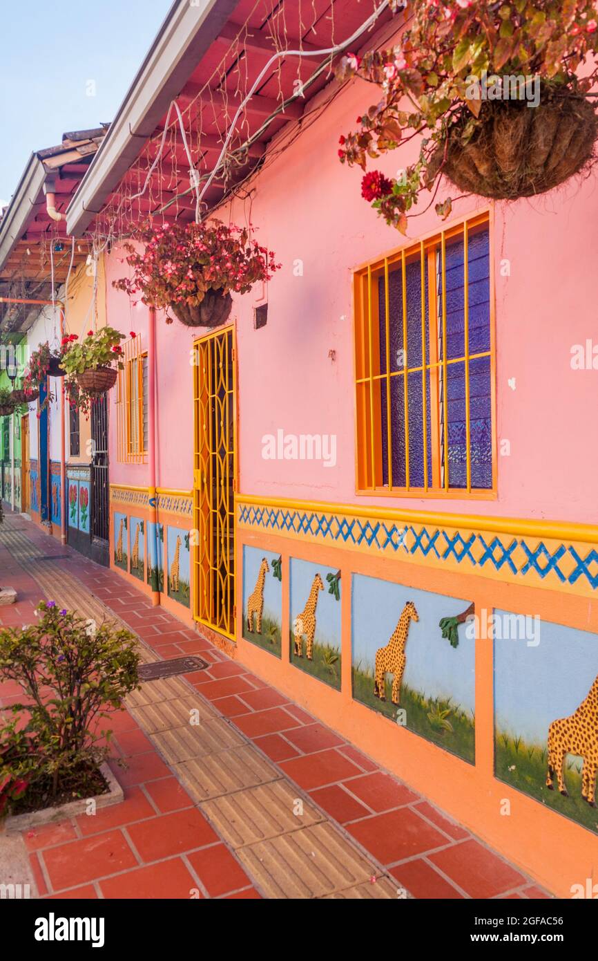 Bunt geschmückten Häuser in Guatape Dorf, Kolumbien Stockfoto