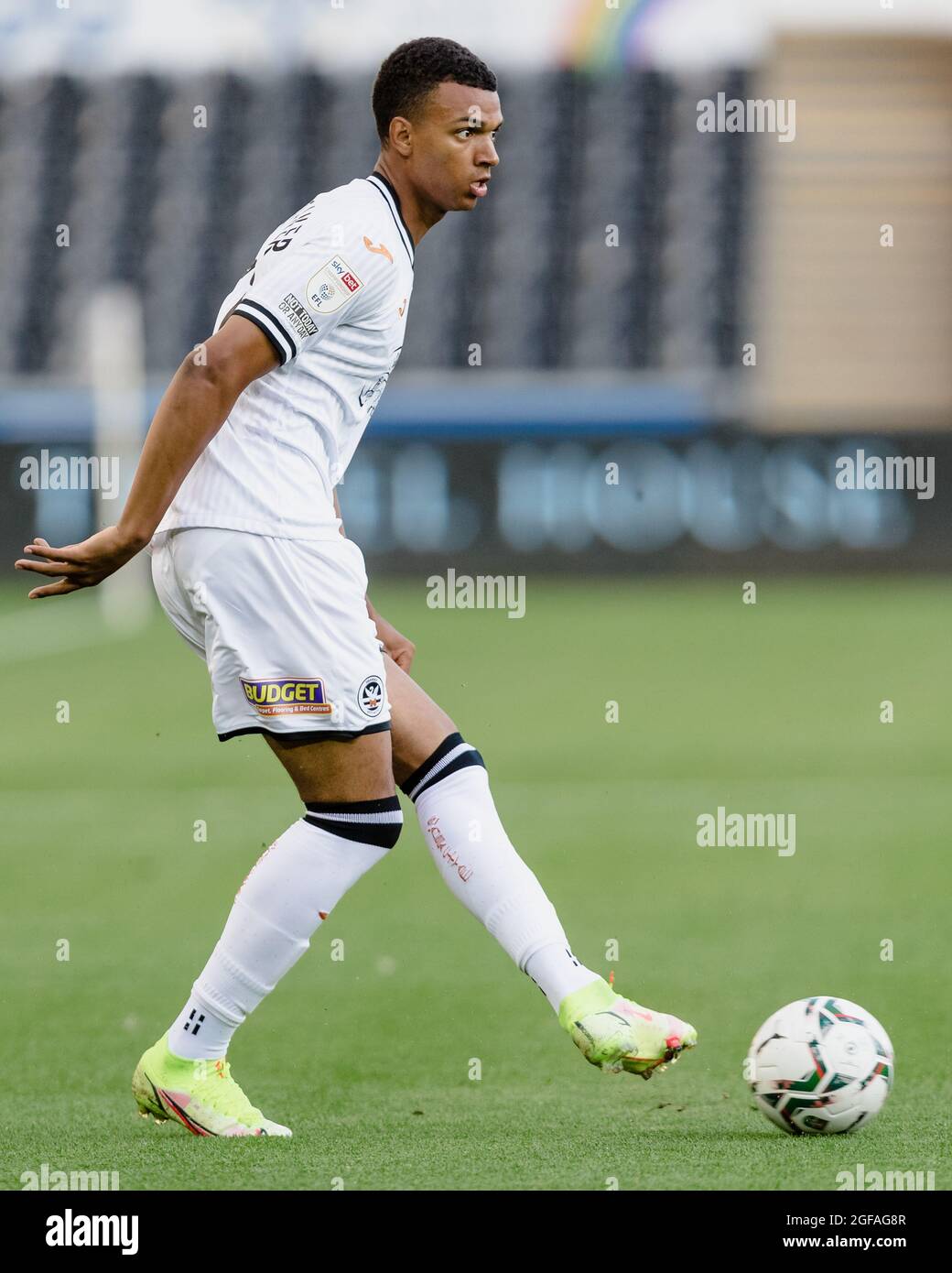 SWANSEA, WALES - 24. AUGUST 2021: Morgan Whittaker von Swansea City während des Carabao Cup zweite Runde zwischen Swansea City und Plymouth Argyle im Liberty Stadium, Dienstag, 24. August 2021. Kredit: John Smith/Alamy Live Nachrichten Stockfoto