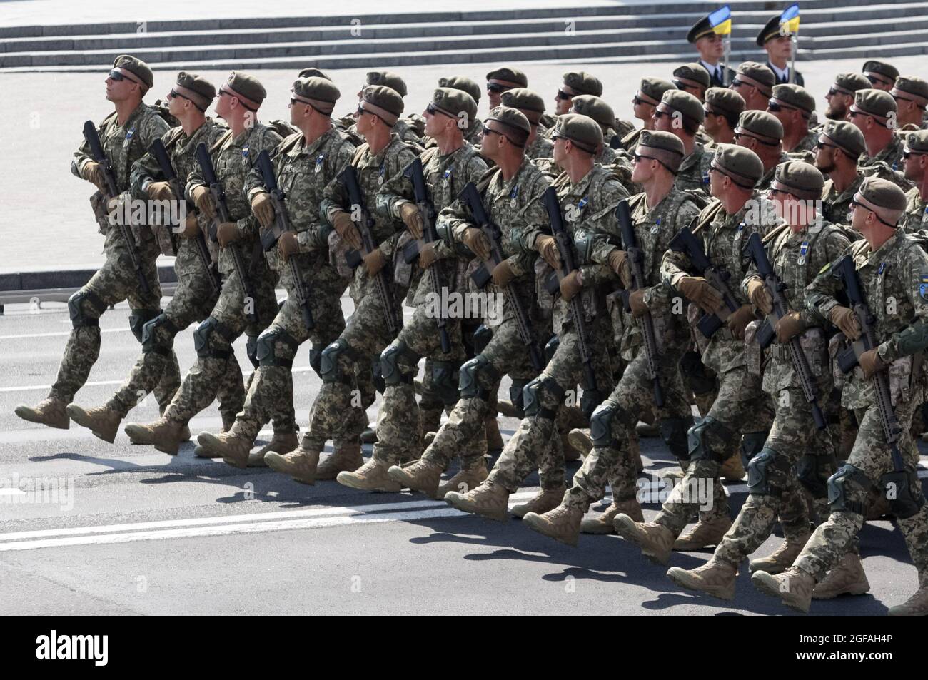 Kiew, Ukraine. August 2021. Militärangehöriger werden während der Militärparade zum Unabhängigkeitstag auf dem Unabhängigkeitsplatz in der Innenstadt von Kiew marschiert gesehen. Kredit: SOPA Images Limited/Alamy Live Nachrichten Stockfoto