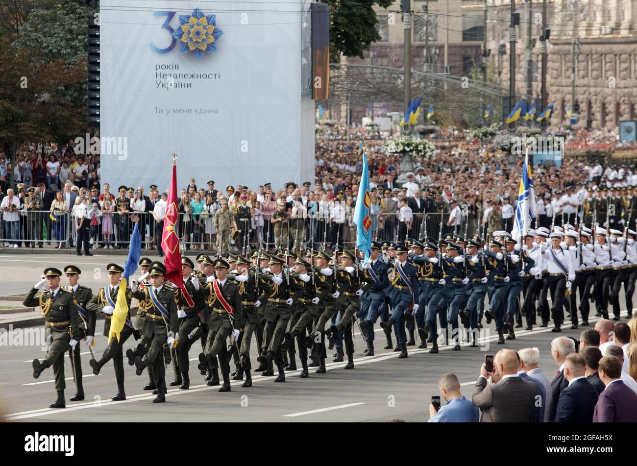 Kiew, Ukraine. August 2021. Militärangehöriger werden während der Militärparade zum Unabhängigkeitstag auf dem Unabhängigkeitsplatz in der Innenstadt von Kiew marschiert gesehen. Kredit: SOPA Images Limited/Alamy Live Nachrichten Stockfoto