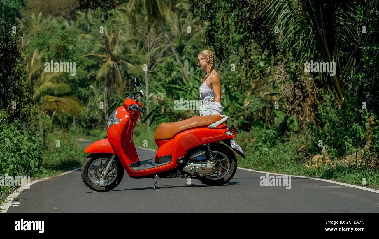 Vespa hawaii -Fotos und -Bildmaterial in hoher Auflösung – Alamy