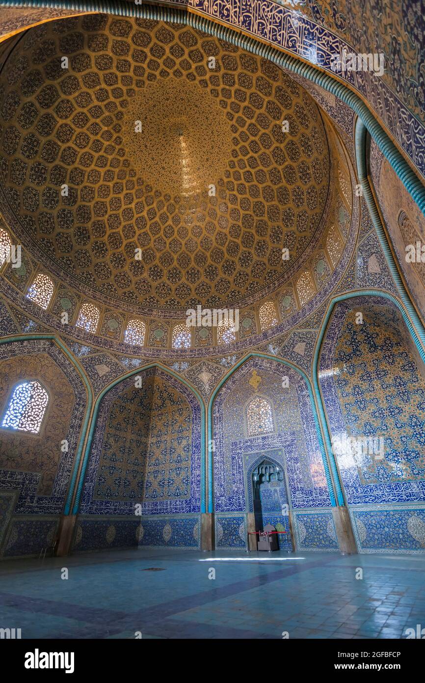 Kuppeldecke im Inneren der Sheikh Lotfollah Moschee, Imam Platz, Isfahan (Esfahan), Isfahan Provinz, Iran, Persien, Westasien, Asien Stockfoto