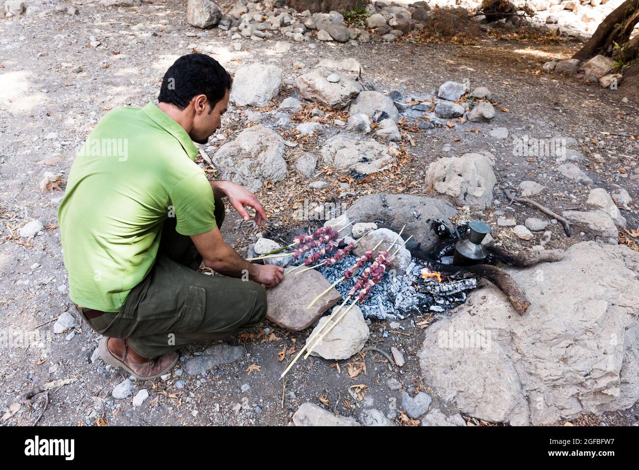 Kabab kochen, Trekking auf Zagros-Bergen, um mutmaßliches Schlachtfeld des 'Persischen Tors', Vorort Yasuj, Iran, Persien, Westasien, Asien Stockfoto