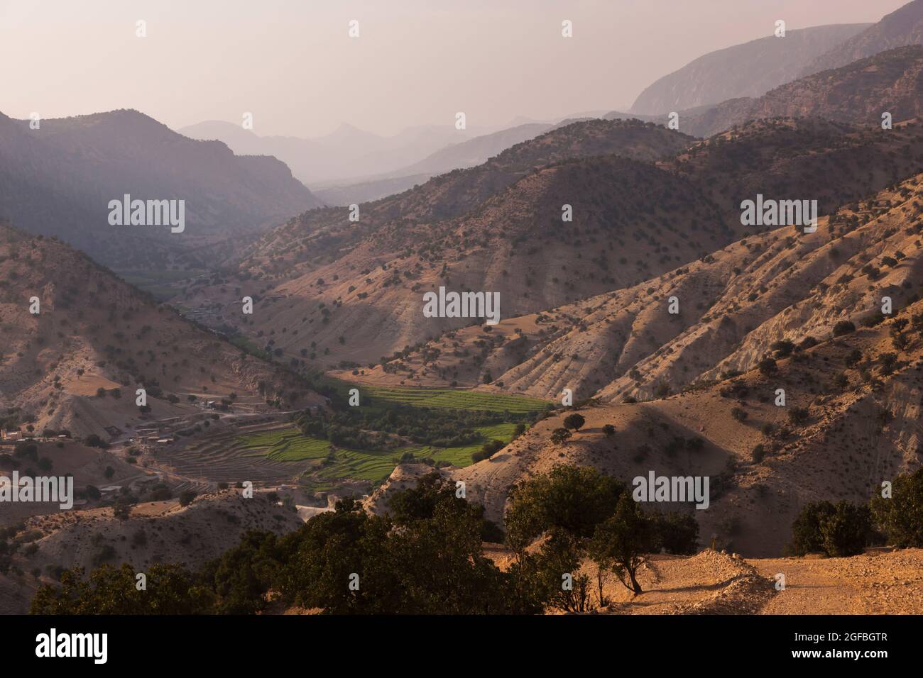 Abendglühen des Tals im Hochland, in den Zagros Bergen, in der Nähe von Ardekan, Fars Provinz, Iran, Persien, Westasien, Asien Stockfoto