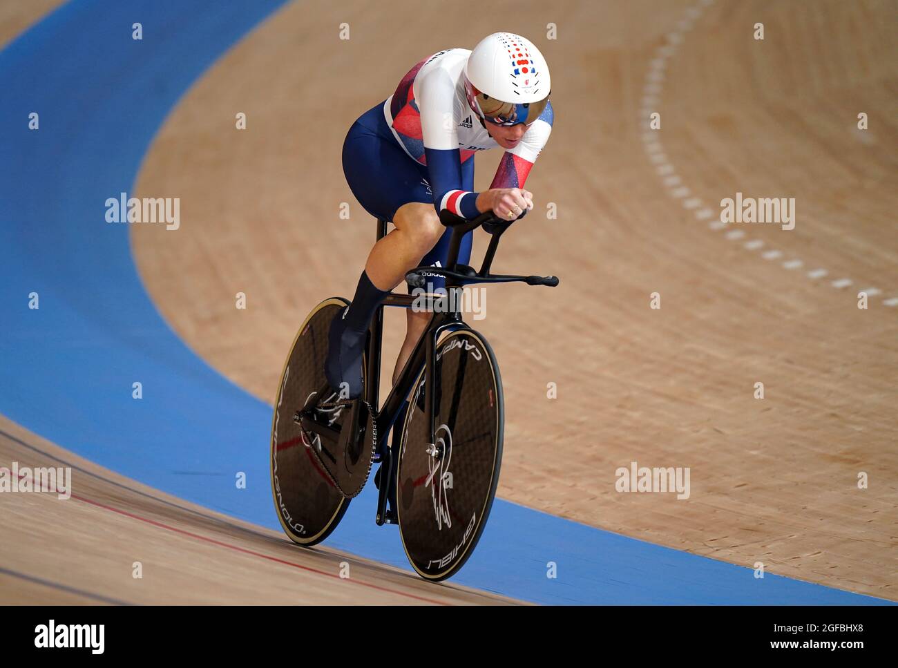 Die britische Dame Sarah Story in Aktion im Einzel-Qualifying C5 über 3000 m für Frauen während des Track Cycling auf dem Izu Velodrome am ersten Tag der Paralympischen Spiele in Tokio 2020 in Japan. Bilddatum: Mittwoch, 25. August 2021. Stockfoto