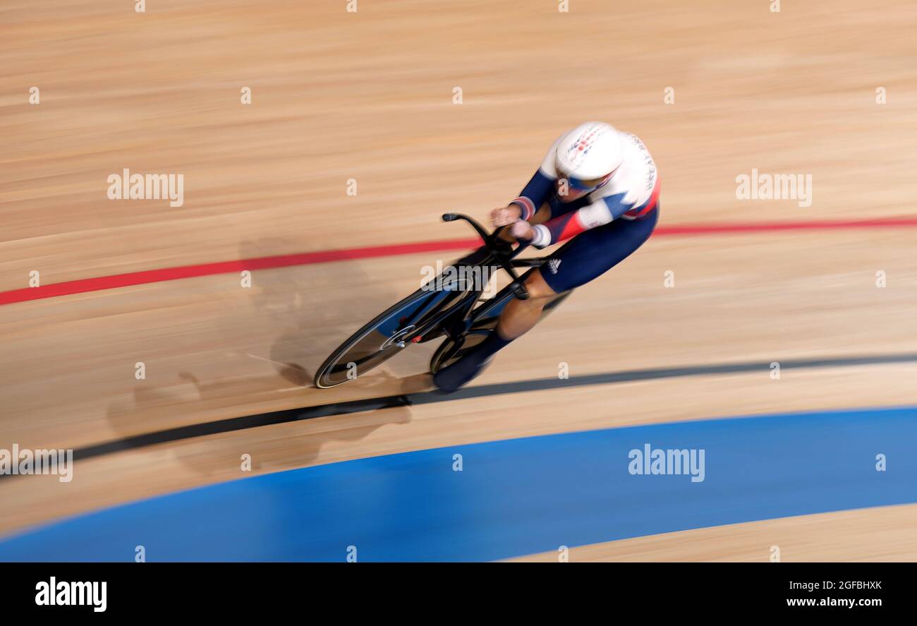 Die britische Dame Sarah Story in Aktion im Einzel-Qualifying C5 über 3000 m für Frauen während des Track Cycling auf dem Izu Velodrome am ersten Tag der Paralympischen Spiele in Tokio 2020 in Japan. Bilddatum: Mittwoch, 25. August 2021. Stockfoto