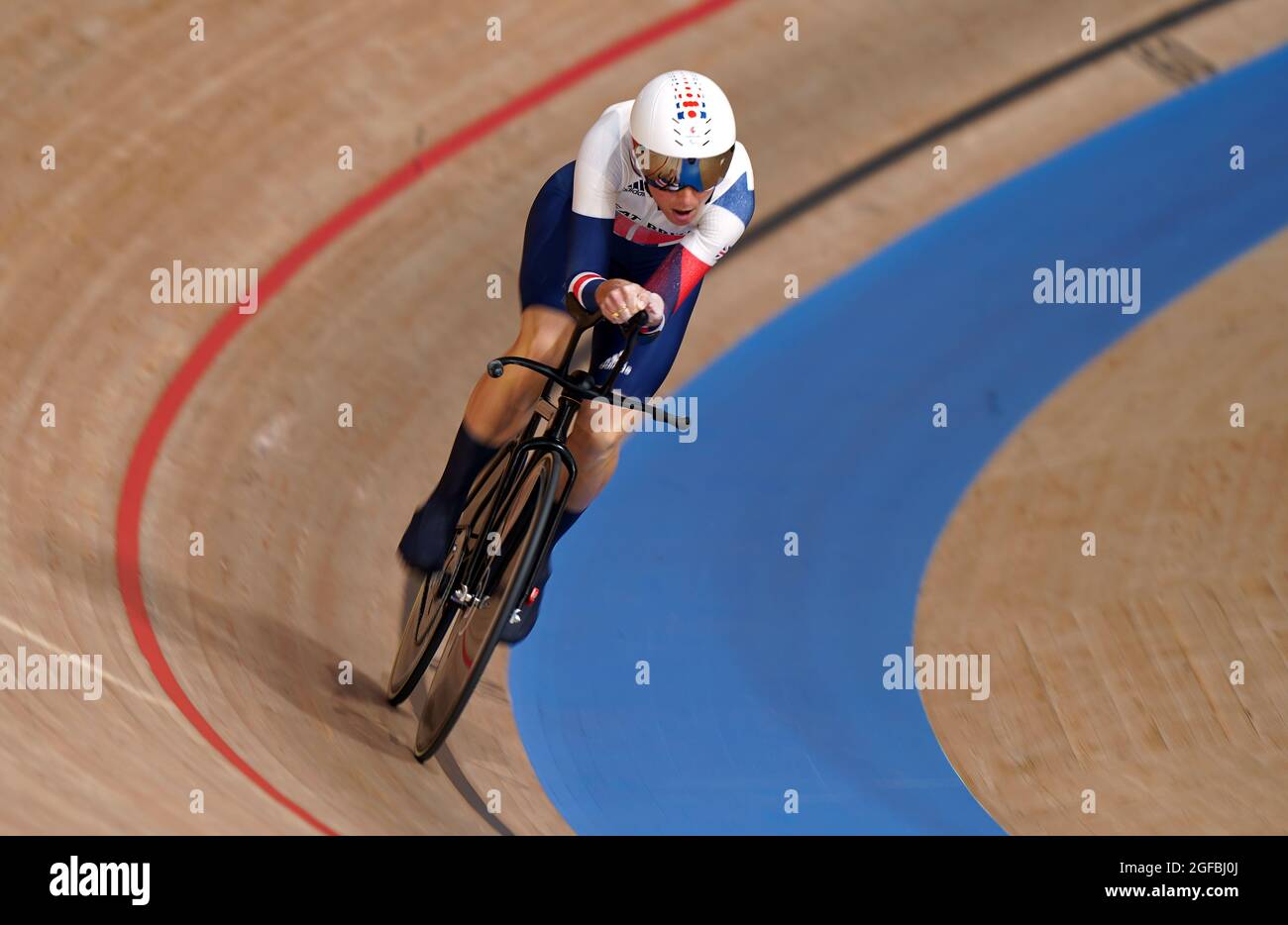 Die britische Dame Sarah Story in Aktion im Einzel-Qualifying C5 über 3000 m für Frauen während des Track Cycling auf dem Izu Velodrome am ersten Tag der Paralympischen Spiele in Tokio 2020 in Japan. Bilddatum: Mittwoch, 25. August 2021. Stockfoto