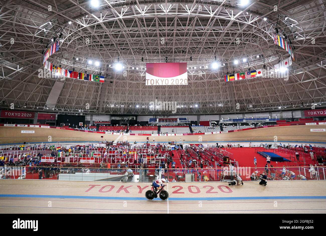 Die britische Dame Sarah Story in Aktion im Einzel-Qualifying C5 über 3000 m für Frauen während des Track Cycling auf dem Izu Velodrome am ersten Tag der Paralympischen Spiele in Tokio 2020 in Japan. Bilddatum: Mittwoch, 25. August 2021. Stockfoto