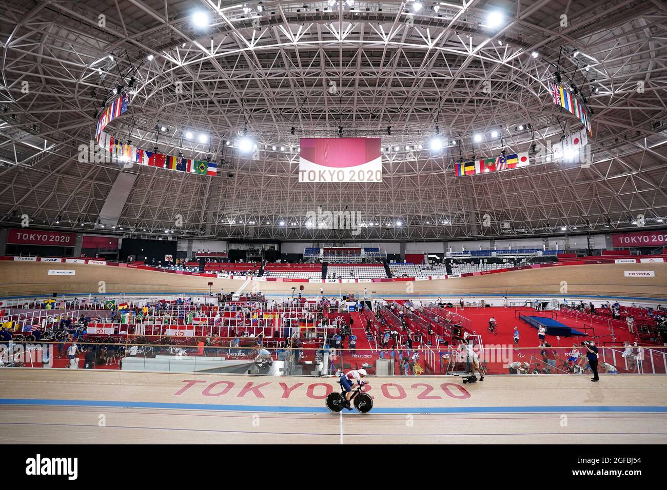 Die britische Dame Sarah Story in Aktion im Einzel-Qualifying C5 über 3000 m für Frauen während des Track Cycling auf dem Izu Velodrome am ersten Tag der Paralympischen Spiele in Tokio 2020 in Japan. Bilddatum: Mittwoch, 25. August 2021. Stockfoto