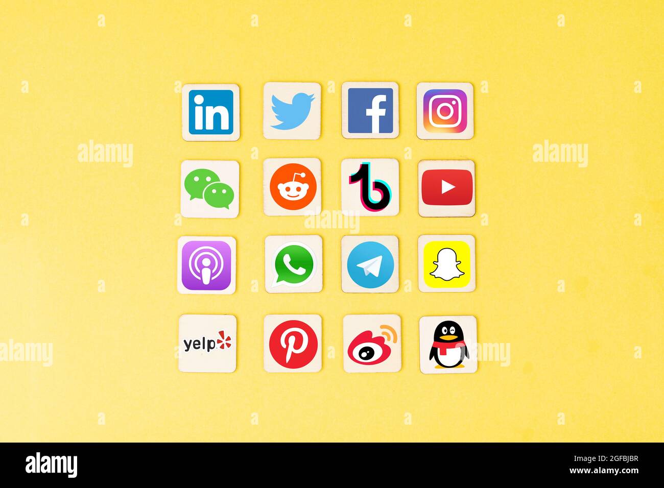 Symbole berühmter Social-Media-Apps, die weltweit verwendet werden. Socmed hat sich zu einer wichtigen Kommunikationsplattform für Nutzer entwickelt Stockfoto