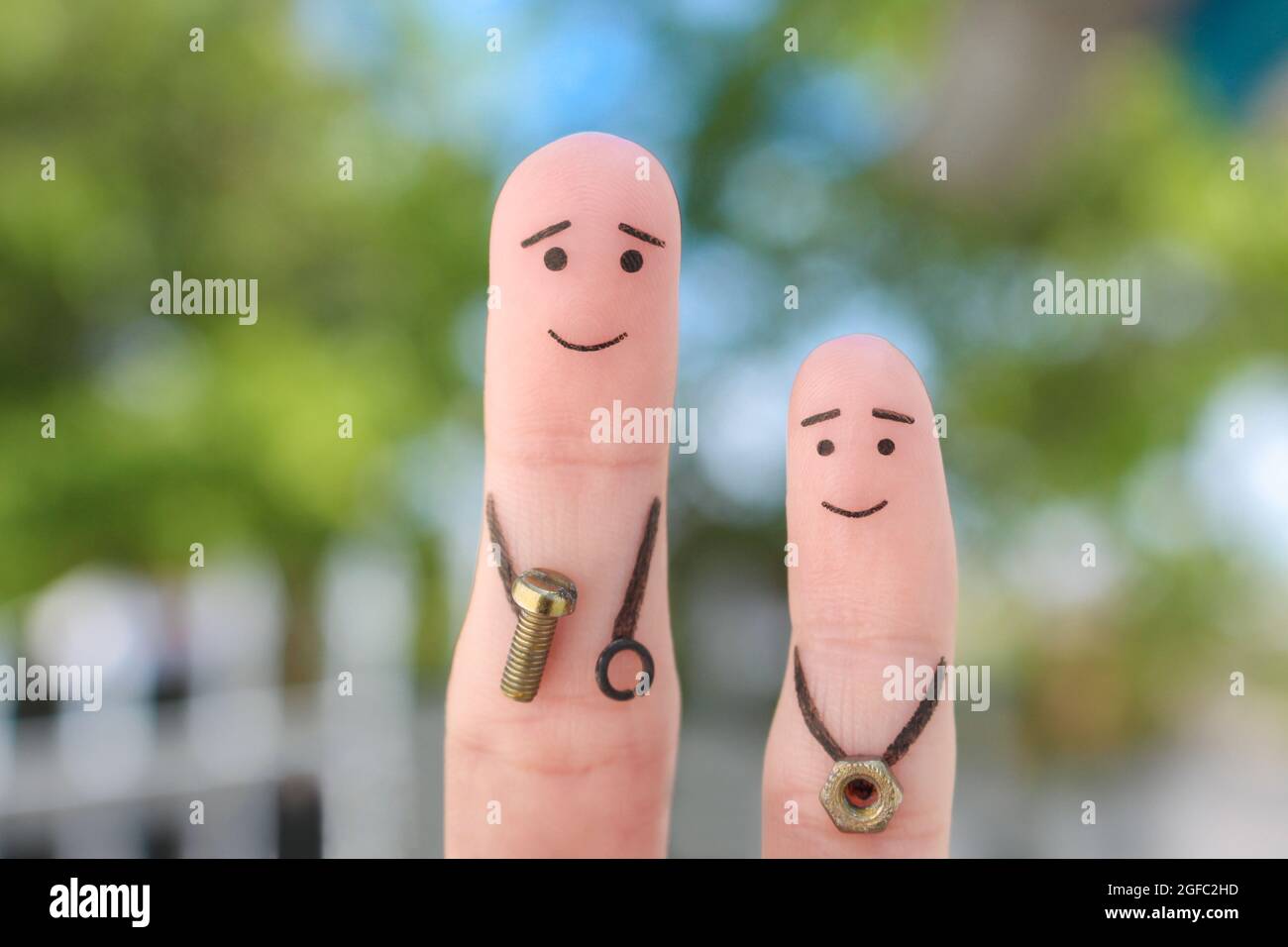 Finger Kunst der glücklichen Familie. Konzept Vater lehrt Sohn zu reparieren. Stockfoto