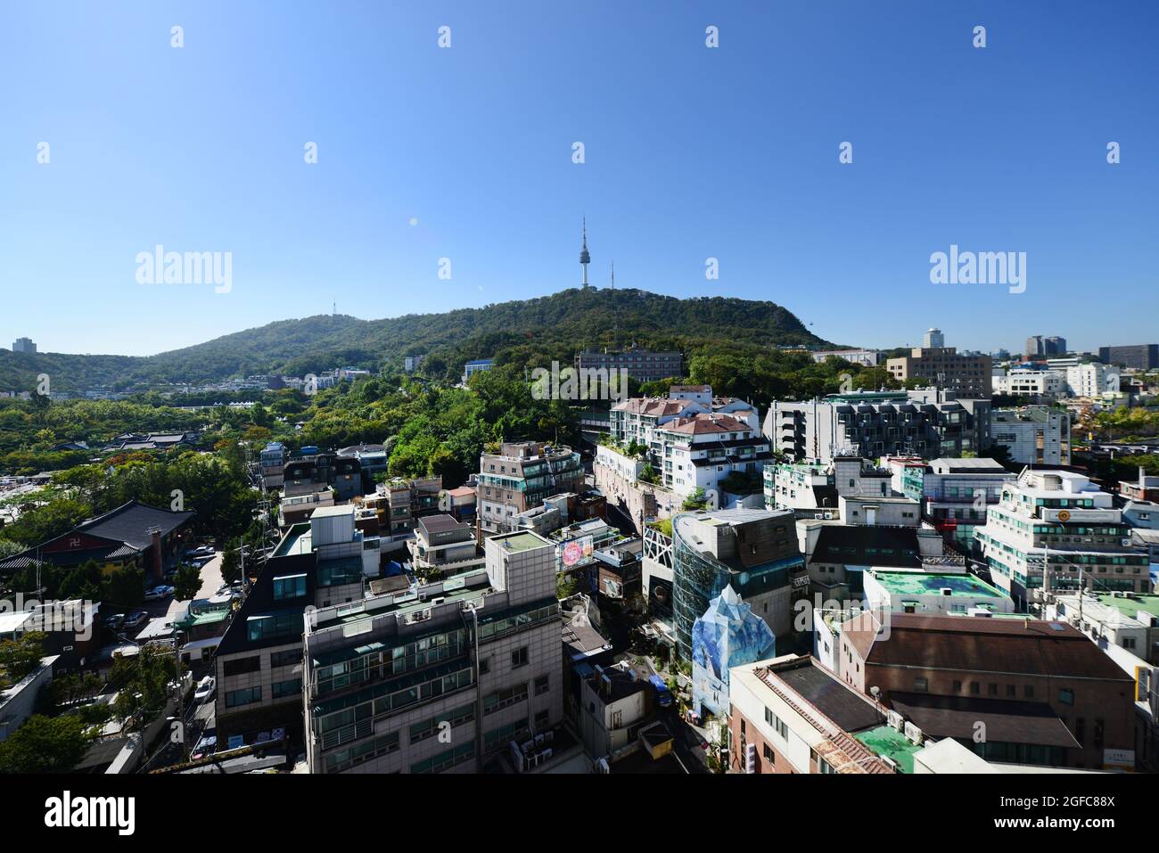 Der N Seoul Turm auf dem Namsan Hügel in Seoul, Südkorea. Stockfoto