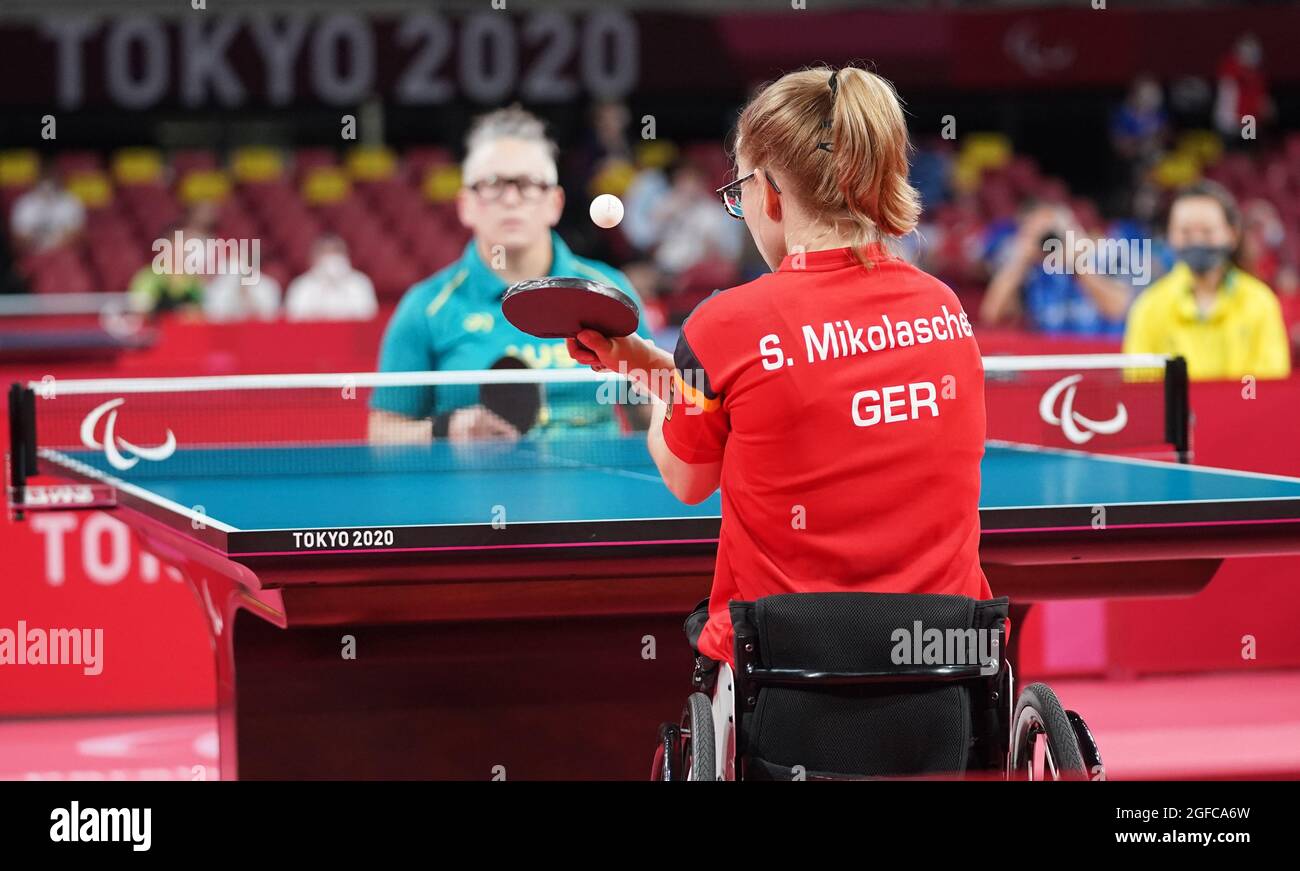 Tokio, Japan. August 2021. Paralympics: Para Tischtennis, Vorrunden, Singles, Frauen, Gruppe E, Mikolaschek (Deutschland) - di Toro (Australien), am Tokyo Metropolitan Gymnasium. Sandra Mikolaschek (l.) und Lisa Daniela di Toro in Aktion. Kredit: Marcus Brandt/dpa/Alamy Live Nachrichten Stockfoto