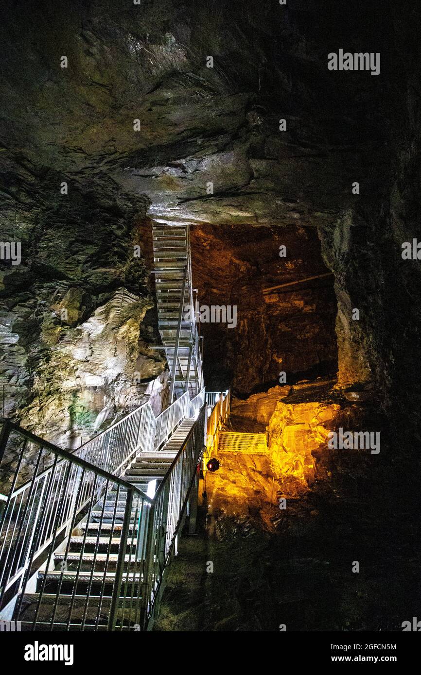 Im Inneren einer Schiefermine, Llechwedd Slate Deep Mine Tour in Zip World Slate Caverns, Snowdonia, Wales, Großbritannien Stockfoto