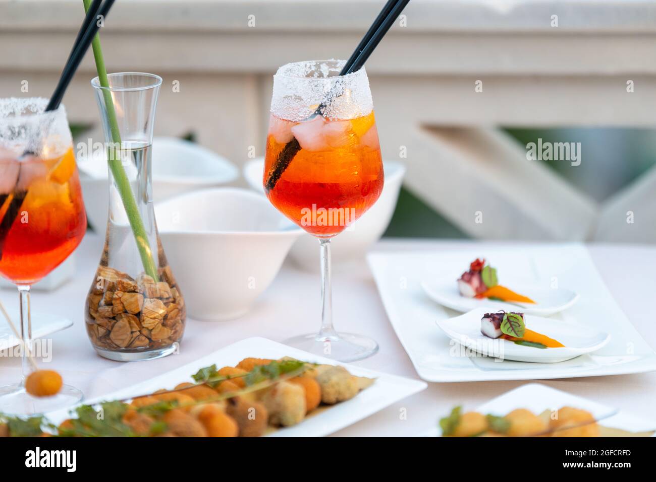 Cocktailzeit, Aperitivo, Happy Hour, porto di siracusa Stockfoto