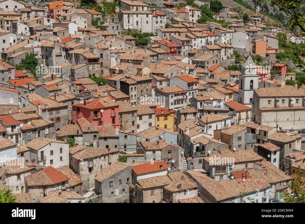 Das alte Dorf Roccamandolfi in Molise Stockfoto