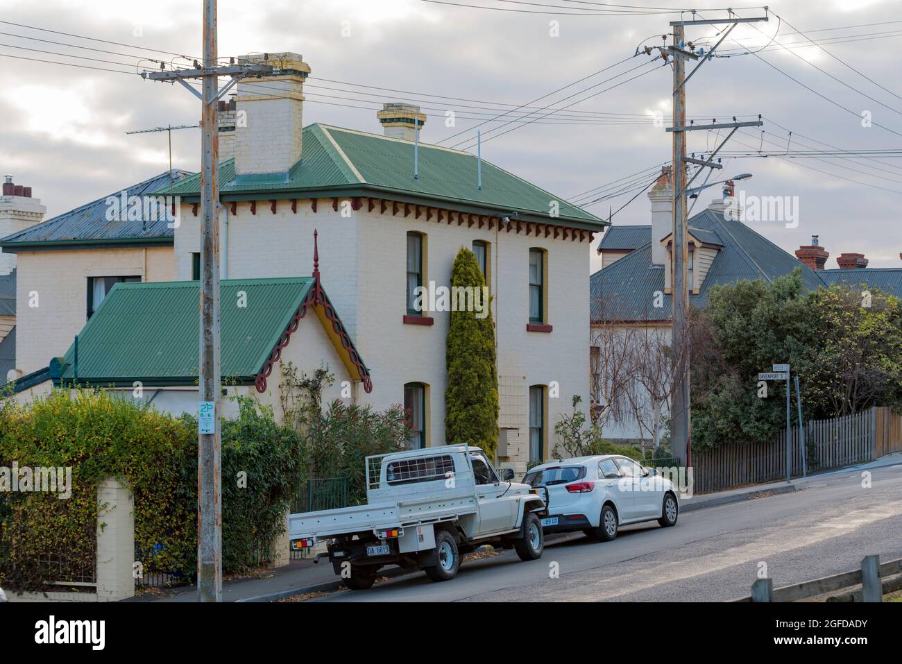 Ein 1890 erbautes, zweistöckiges Haus im Vorort Glebe in Tasmanien von Hobart wurde nun in mehrere Einheiten oder Apartments umgewandelt Stockfoto