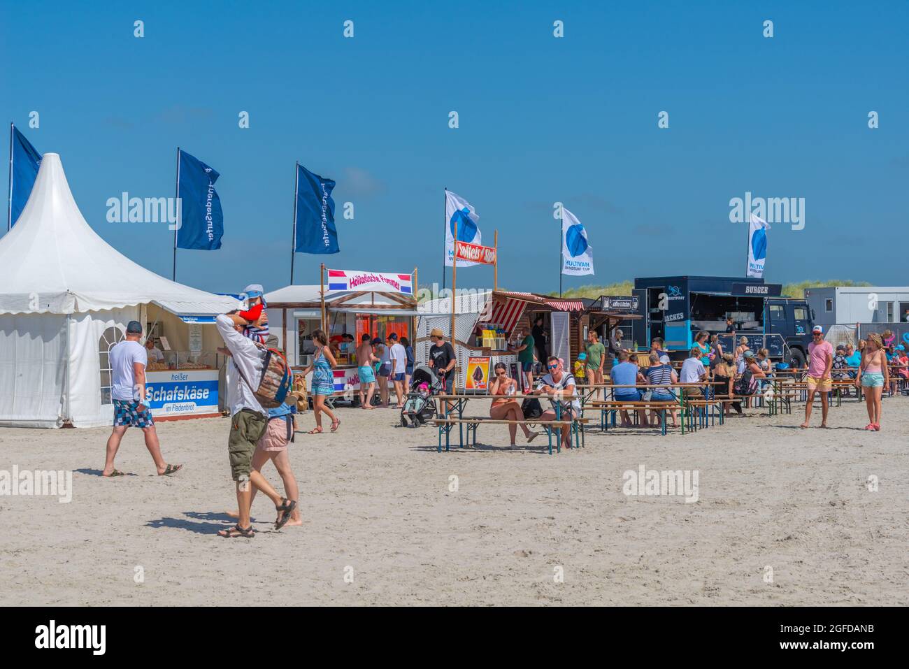 Strand im Ferienort St.-Peter-Ording an der Nordsee, Nordfriesland, Halbinsel Eiderstedt, Schleswig-Holstein, Deutschland Stockfoto