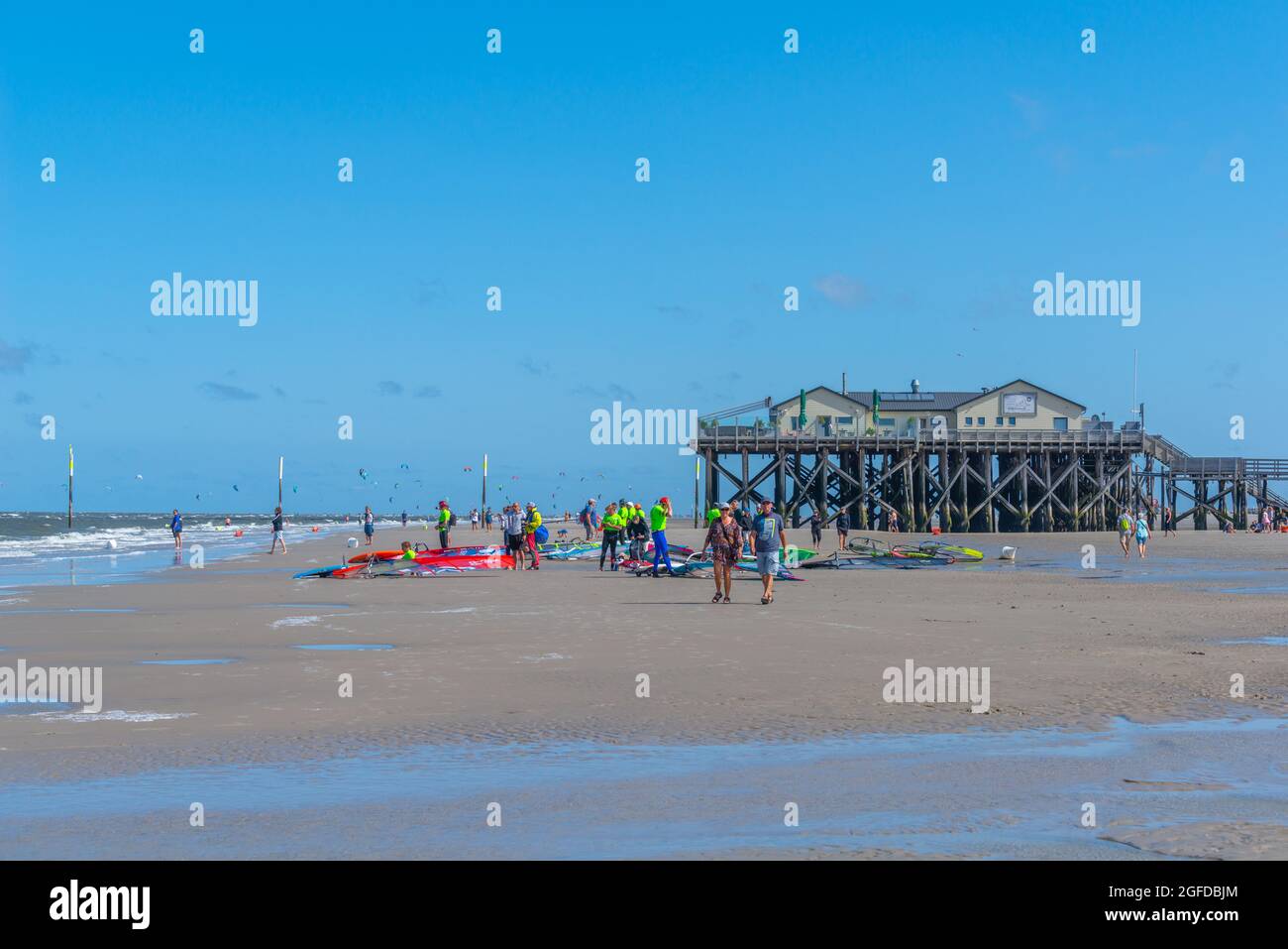 Multivan Windsurf Cuo, St.-Peter-Ording, Halbinsel Eiderstedt, Schleswig-Holstein, Deutschland Stockfoto