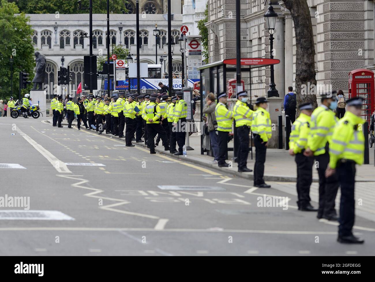 London, England, Großbritannien. Überwachung eines Aussterbens Rebellion Protest in Whitehall, 24. August 2021 Stockfoto