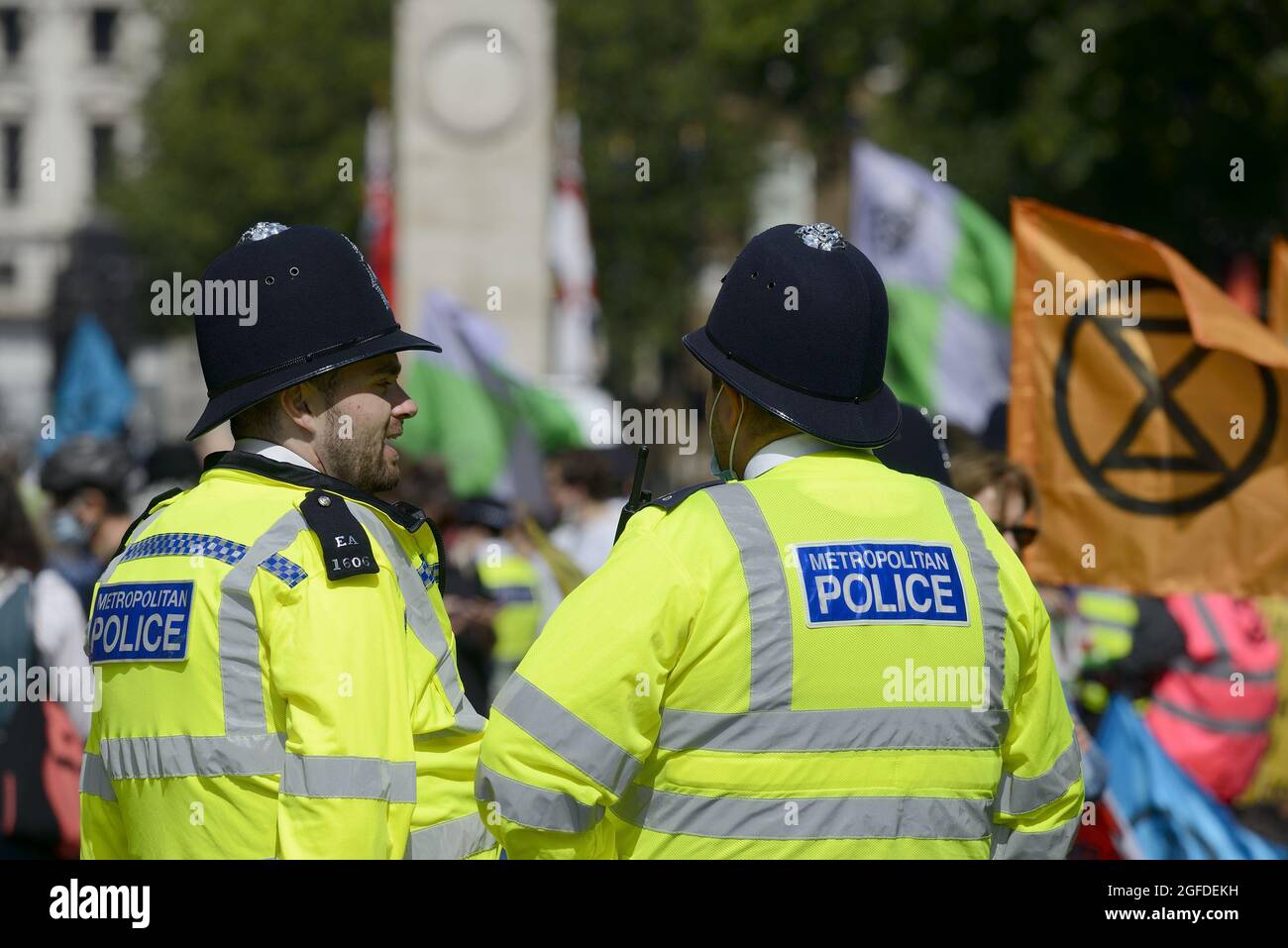 London, England, Großbritannien. Überwachung eines Aussterbens Rebellion Protest in Whitehall, 24. August 2021 Stockfoto