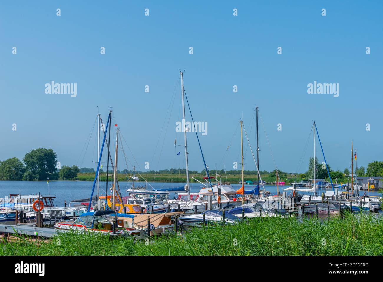 Kleine Stadt Süderstapel an der Eider, Landschaft von Stapelholm, Bundesland Schleswig-Holstein, Norddeutschland Stockfoto