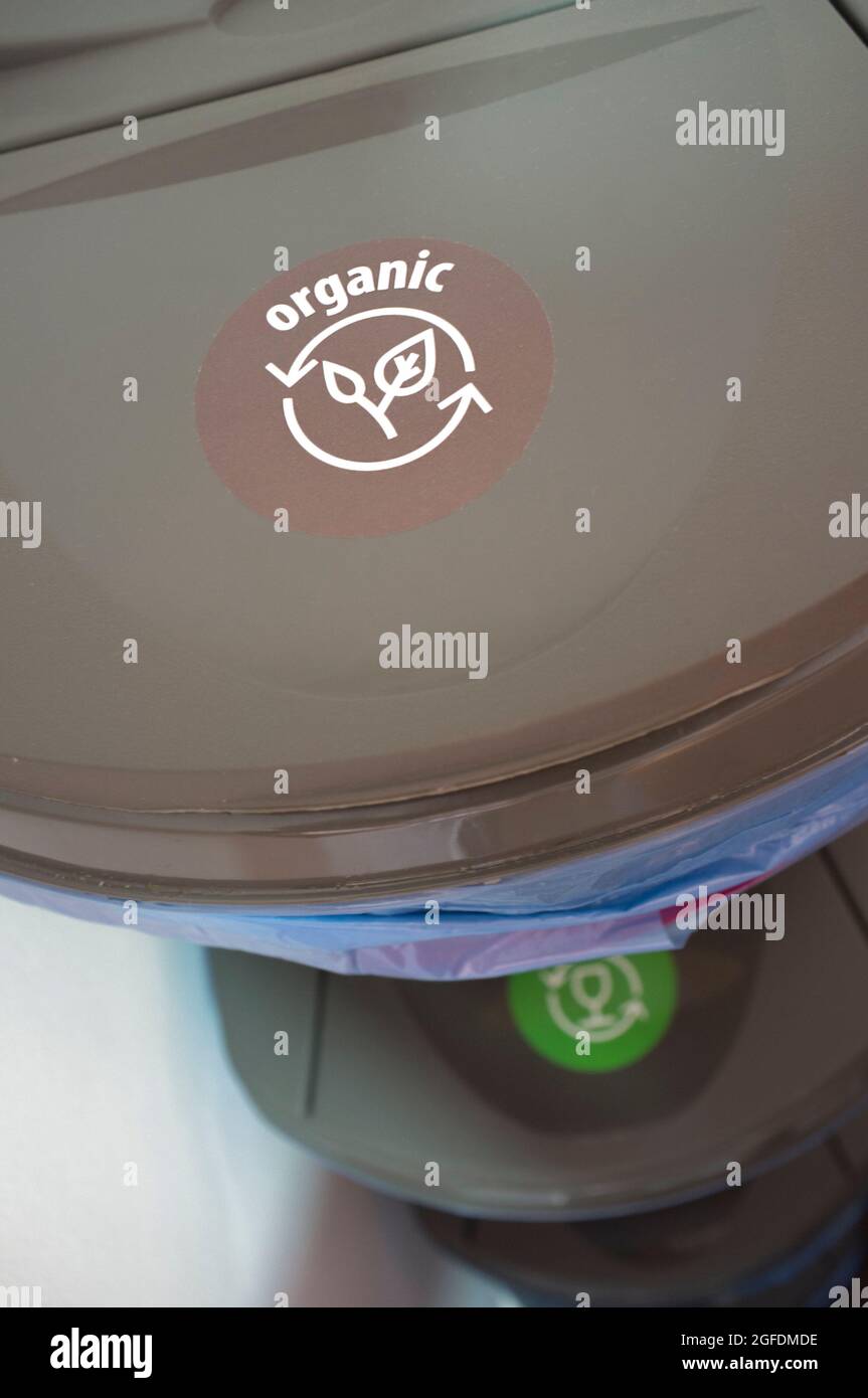 Abfall stapelbarer Behälter für organische. Konzept zur Trennung von Hausmüll Stockfoto