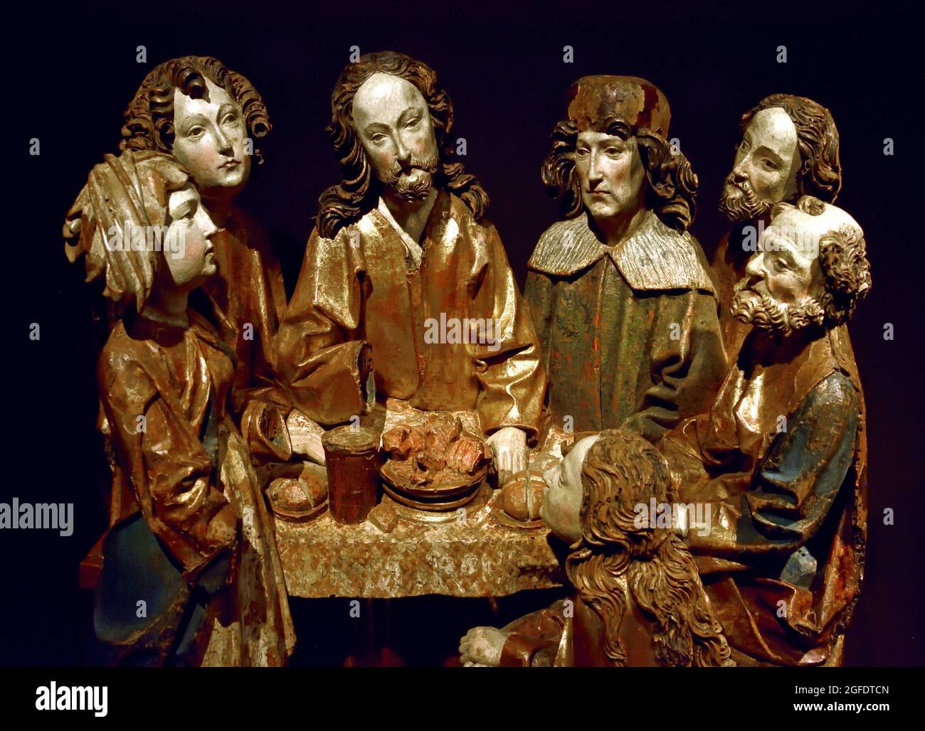 Das Abendmahl in Emmaus, 1520 Ulm, Deutsch, Deutschland, Vergoldung, Stellen Sie Szenen aus dem Leben Christi dar, in denen er an einem Esstisch erscheint. Ursprünglich waren Teil eines großen geschnitzten Altars. Die Szenen beziehen sich auf die Feier der Messe, bei der Brot und Wein als Leib und Blut Christi am Altar präsentiert werden Stockfoto