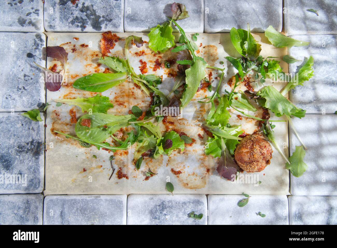 Was bleibt am Ende eine Schüssel mit Gemüse und Fleisch Stockfoto