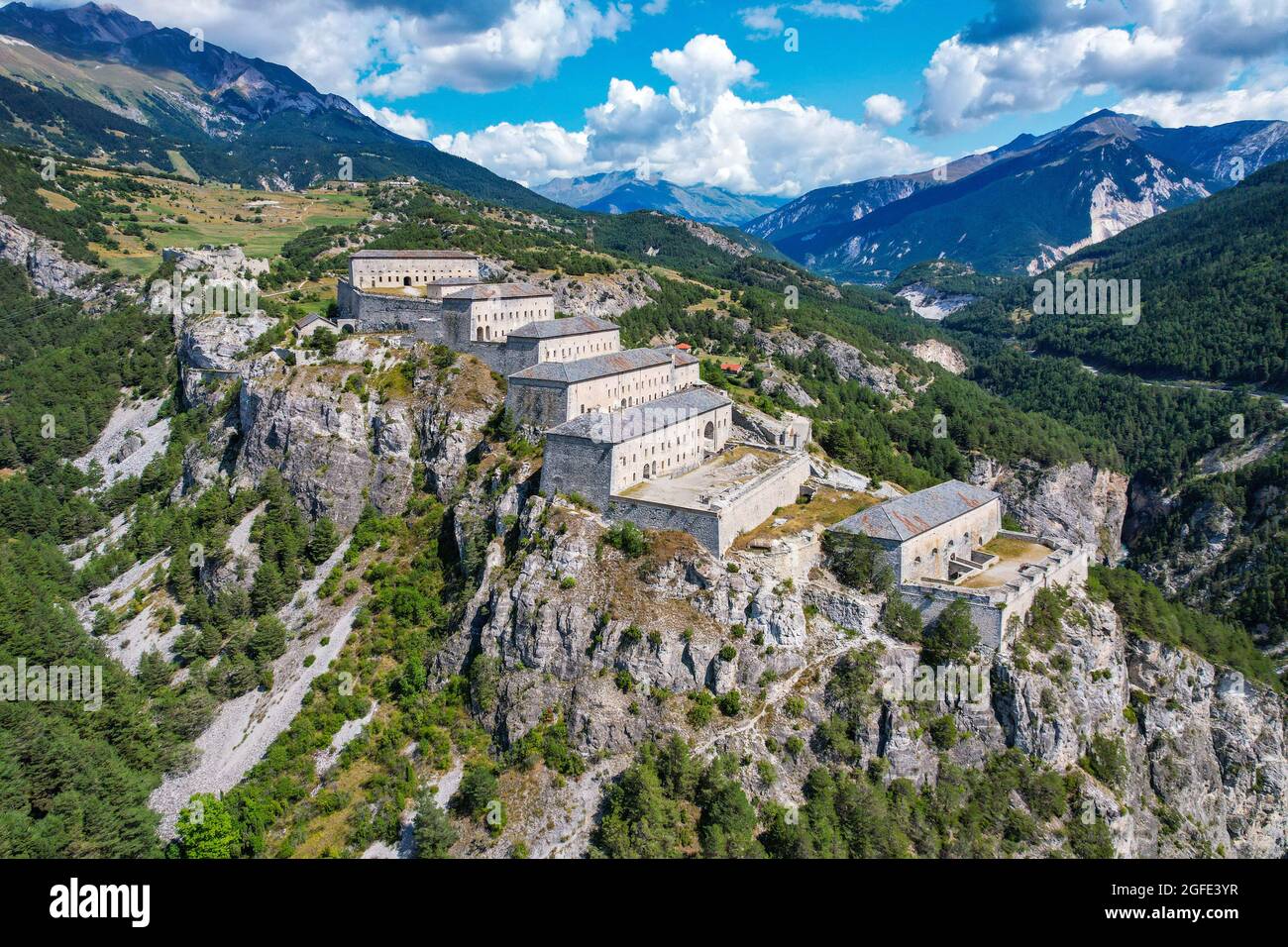 Mavic Drohnenaufnahmen von Fort Victor-Emmanuel vom Barrière de L'esseillon, Modane, Frankreich Stockfoto