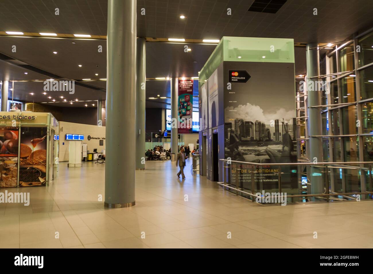 BOGOTA, KOLUMBIEN - 24. SEPTEMBER 2015: Innenansicht des Flughafens El Dorado in Bogota, Kolumbien. Stockfoto