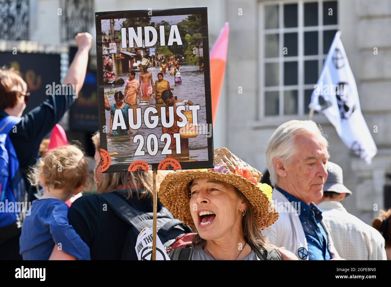 London, Großbritannien. Mut ruft Mut auf : Women & FINT Rebellion Action. Extinction Rebellion London Protest Day Three, Piccadilly Circus. Kredit: michael melia/Alamy Live Nachrichten Stockfoto