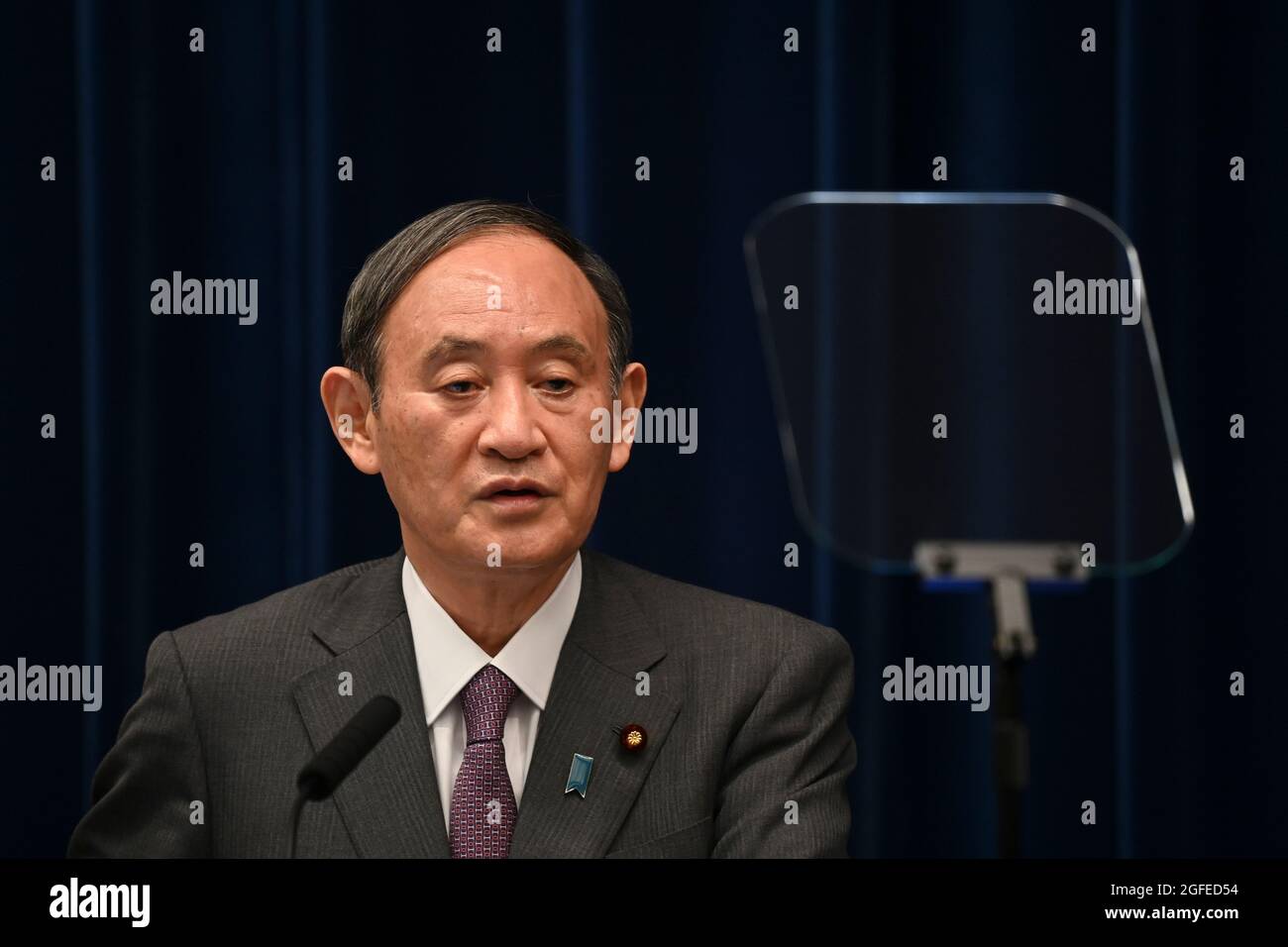 Tokio, Japan. August 2021. Japans Premierminister Yoshihihide Suga spricht während einer Pressekonferenz im Büro des Premierministers in Tokio. (Bild: © POOL via ZUMA Press Wire) Bild: ZUMA Press, Inc./Alamy Live News Stockfoto