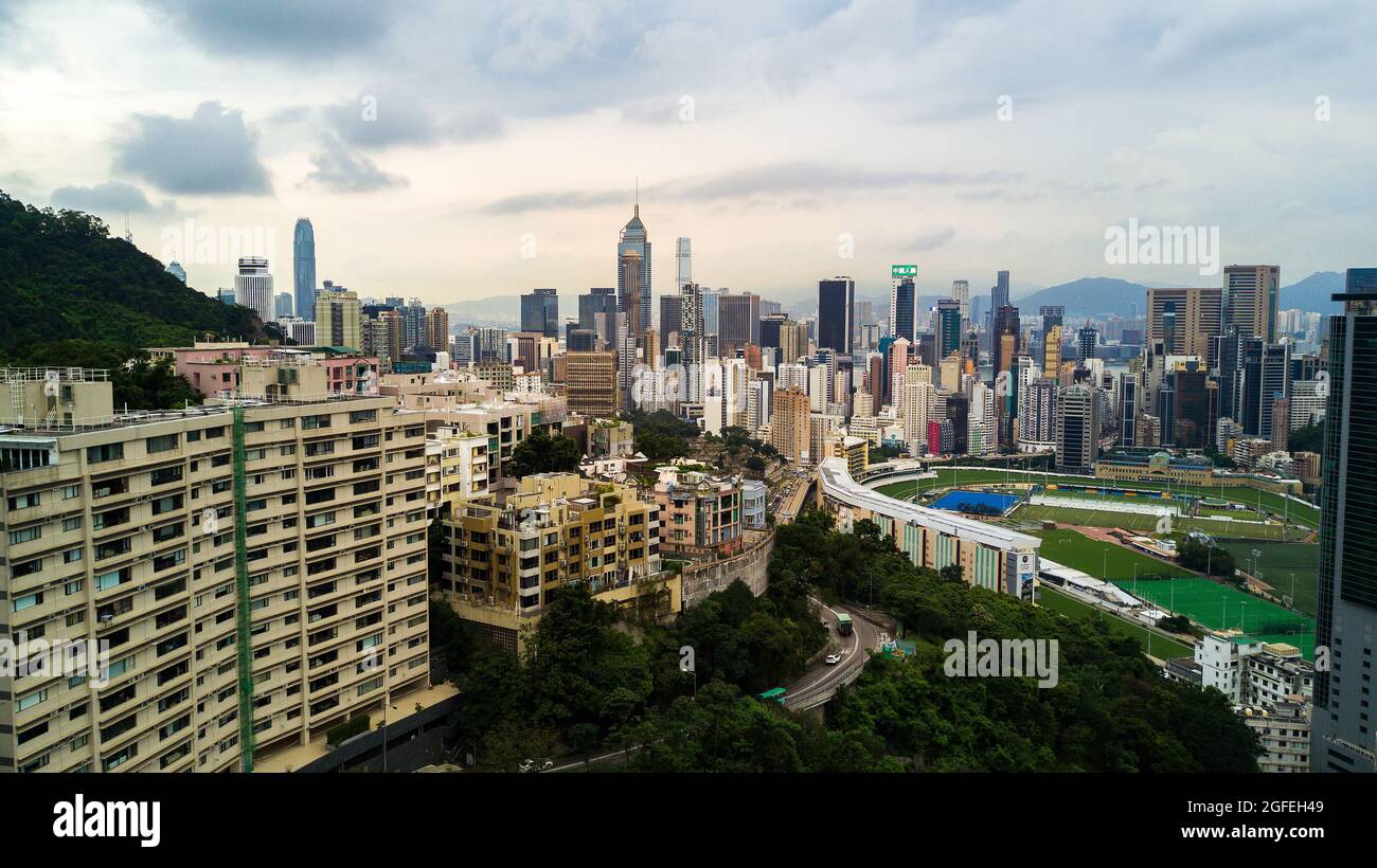 Blick auf das moderne Stadtbild mit Stadion in Hongkong Stockfoto