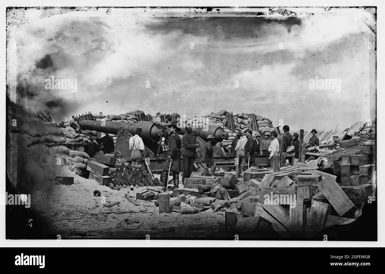 Morris Island, South Carolina. Batterieröhrer. Drei 100-Pfünder-Papageiengewehre. Batteriedurchbrechen gegen Fort Sumter, Bürgerkrieg 1863. Stockfoto