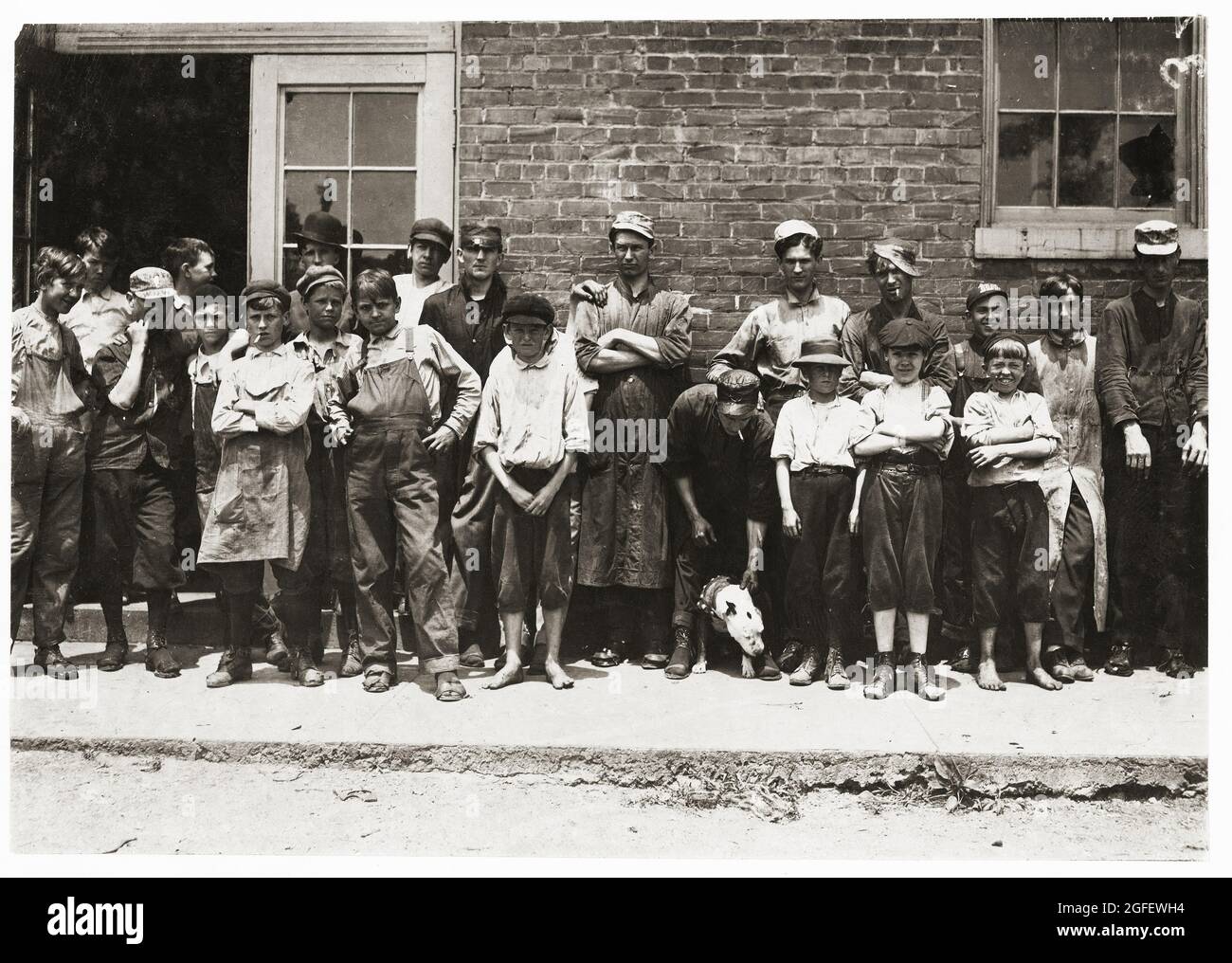 Einige der jungen Arbeiter in der West End Shoe Factory, Lynchburg, (Virginia). Kinderarbeit. Lewis Hine, 1874-1940, Fotograf. Mai 1911. Stockfoto
